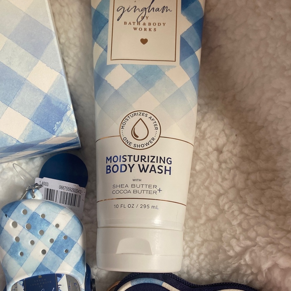 Bath & Body Works Gingham Blue and White Collection - Picture 6 of 6